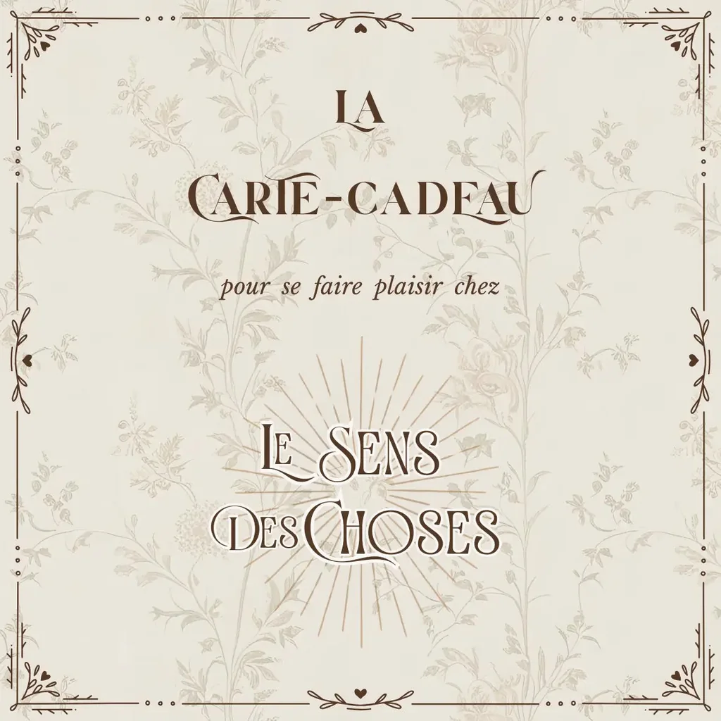 La carte-cadeau du Sens des Choses, illustrée de fines branches et d’un cadre ancien sur fond crème